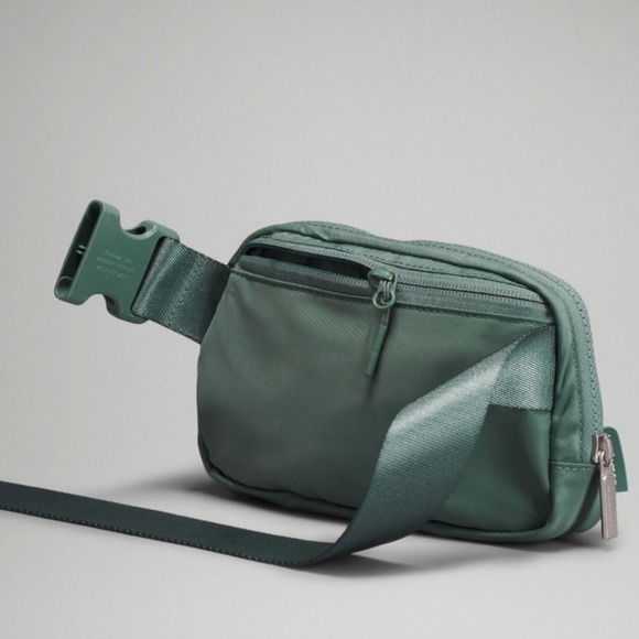 Lululemon Tidewater Teal Belt Bag - Picture 2 of 5